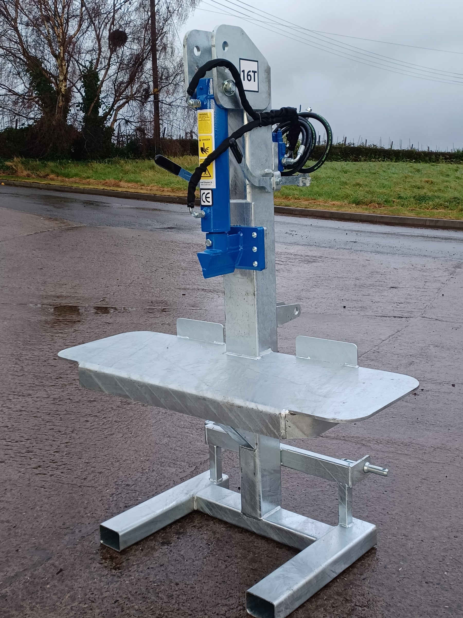 16 Tonne Log splitter c/w 1 piece large table 1360mm wide Mode - SU16-1