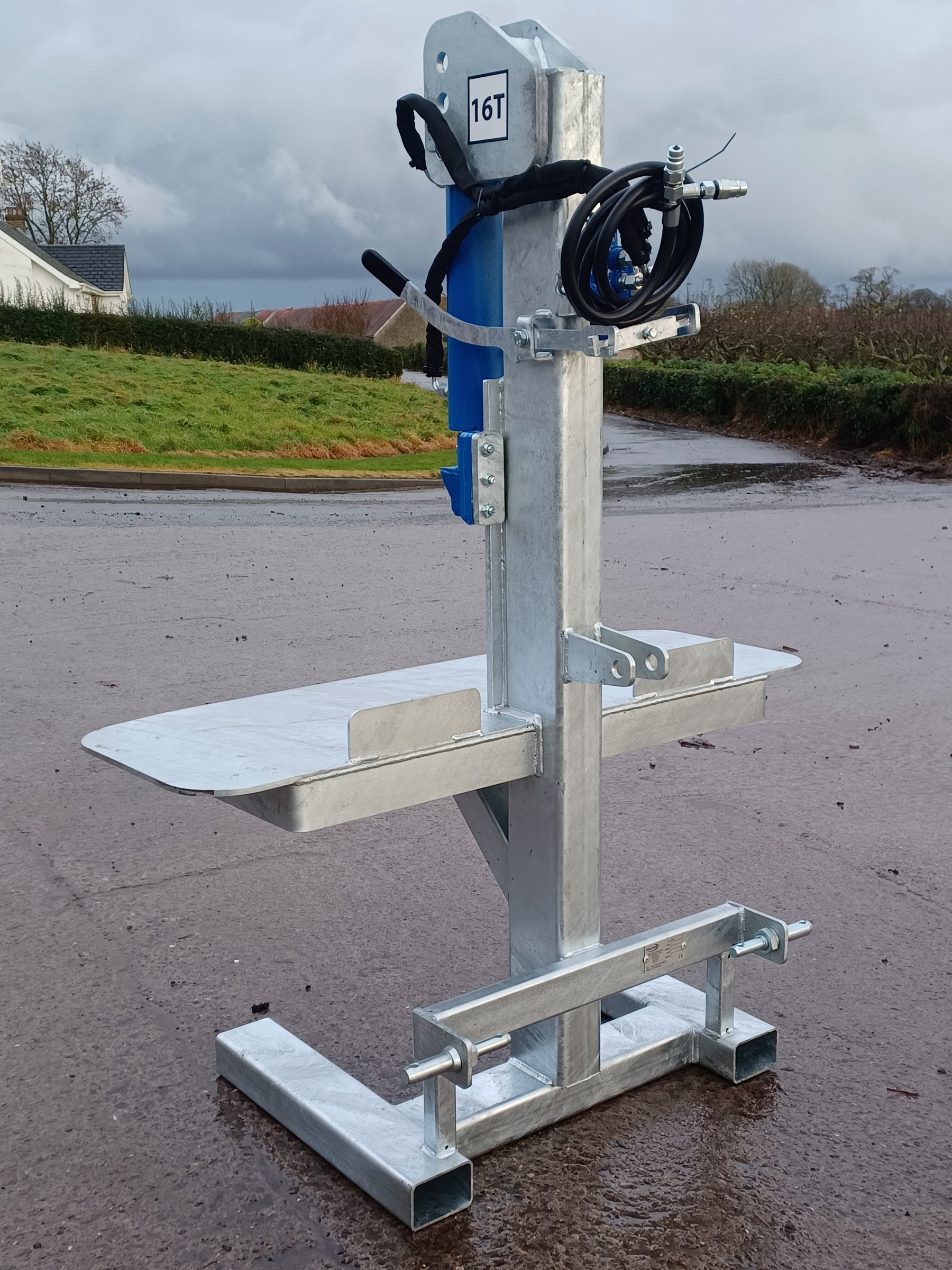 16 Tonne Log splitter c/w 1 piece large table 1360mm wide Mode - SU16-1