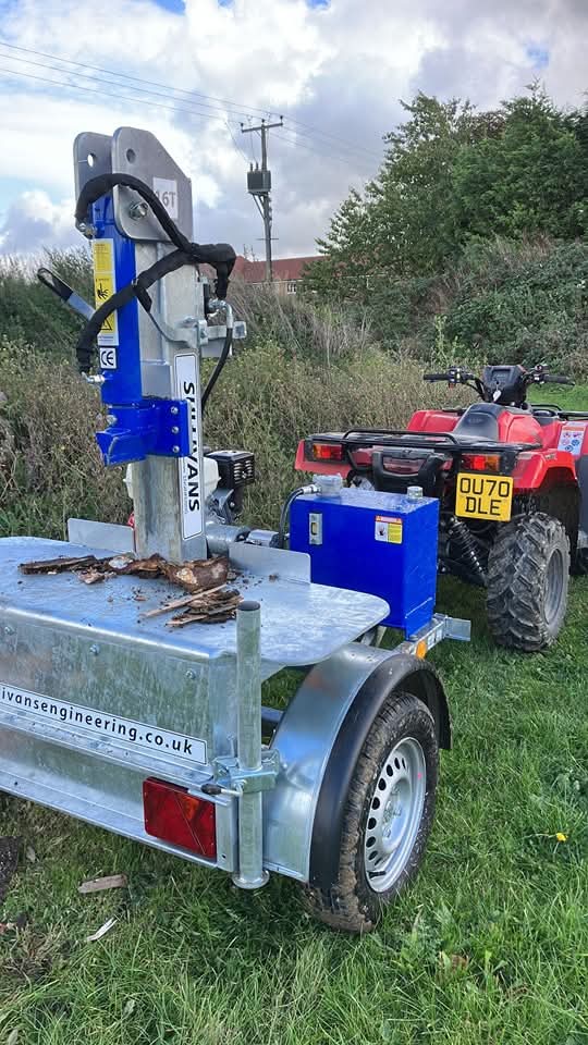 16 Tonne Road Towable Log Splitter c/w Honda Engine